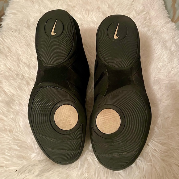 Nike Black Sneakers - Picture 4 of 6